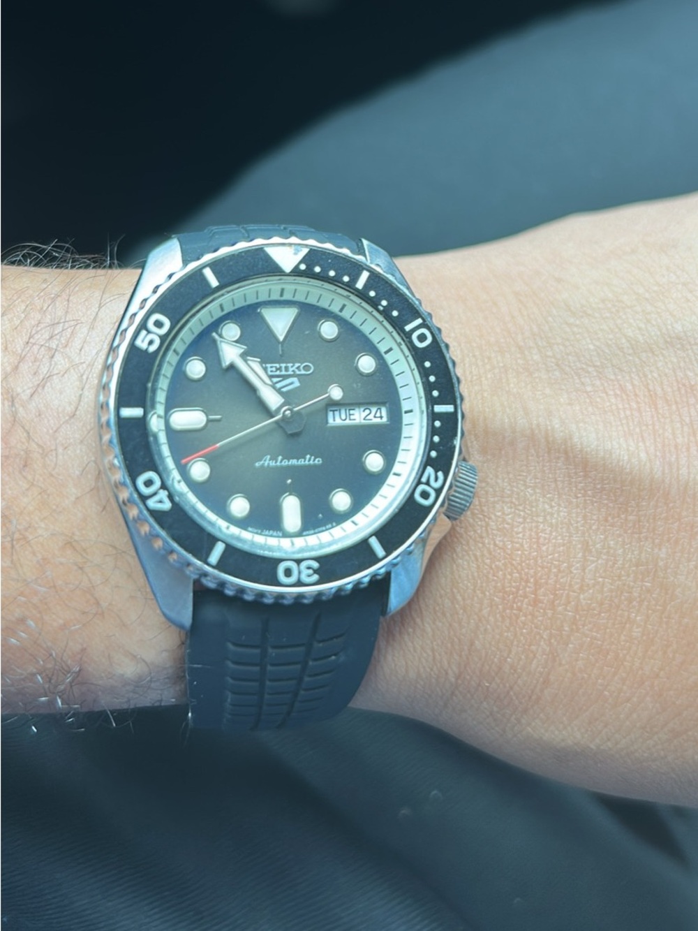 Seiko Black Dial Diver Watch with Black Bezel & Strap